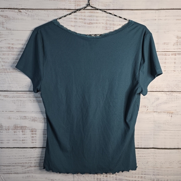 NWT Planet Heart Teal Shortsleeve Lace Detail Causal Vneck Top Womens Size Large - Picture 2 of 5